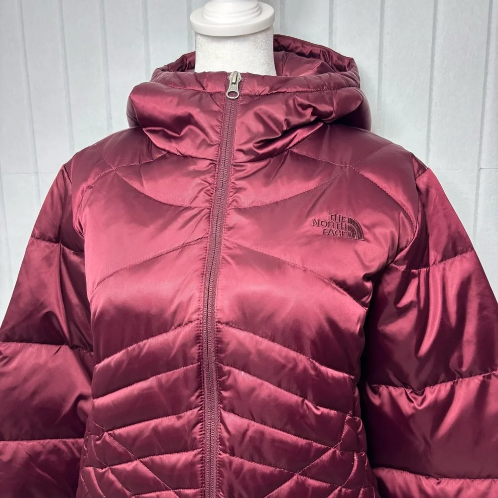 The North Face Women's Burgundy Puffer Jacket Size XL - Picture 3 of 15
